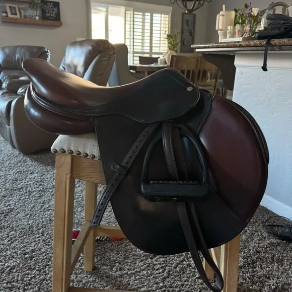 CWD SEO2 17.5 | Brown Leather Horse Saddle | English Jumping Saddle - Picture 4 of 4